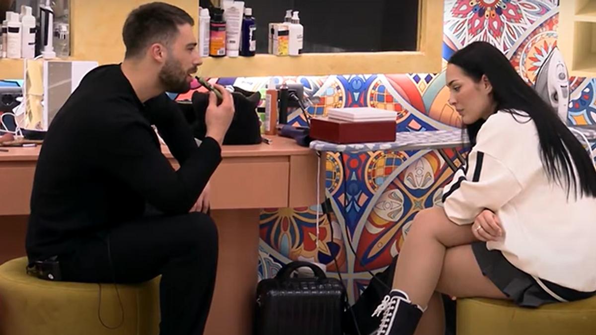 Zbulohet ARSYEJA e vërtetë e sherrit mes Erjolës dhe Meritonit: Qenka kjo vajzë nga jashtë! - AfterParty