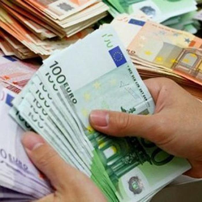 Këmbimi valutor/ Me sa blihen e shiten dollari dhe euro, çfarë ndodh me monedhat e tjera